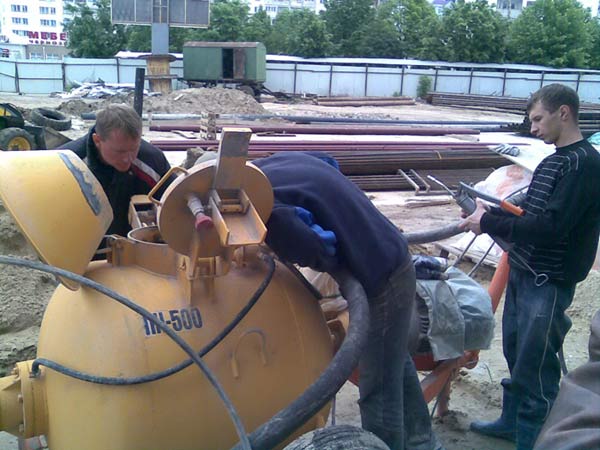 Приготовление и подача бетона и растворов бетононасосом